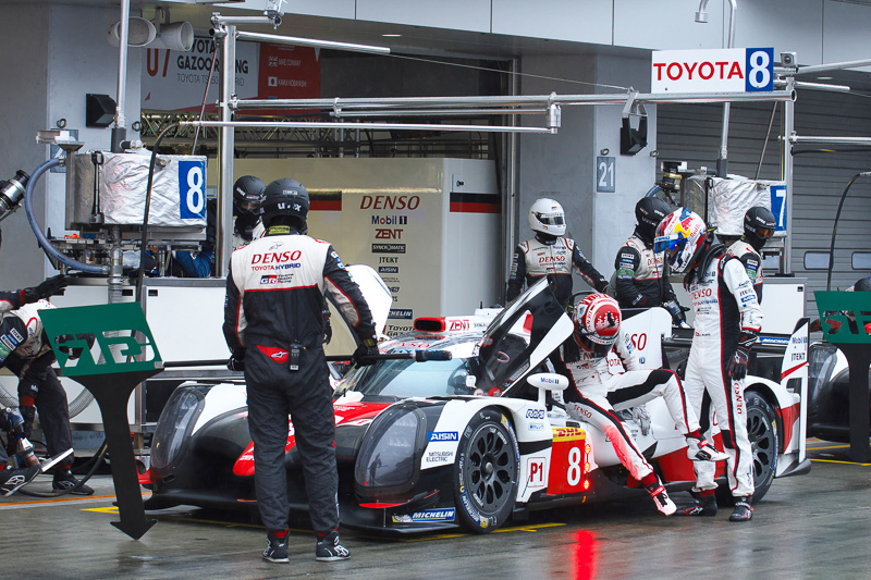 予選では2人のドライバーが走り、平均タイムにより順位が決定する