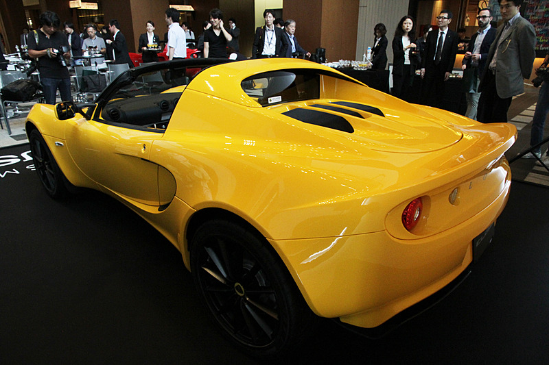 ボディサイズは3800×1720×1130mm（全長×全幅×全高）、ホイールベースは2300mm。車両重量は841kg（数値は本国発表値）