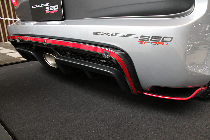 ボディサイズは4080×1800×1130mm（全長×全幅×全高）、ホイールベースは2370mm。車両重量は6速MT車が1110kg、6速AT車が1121kg