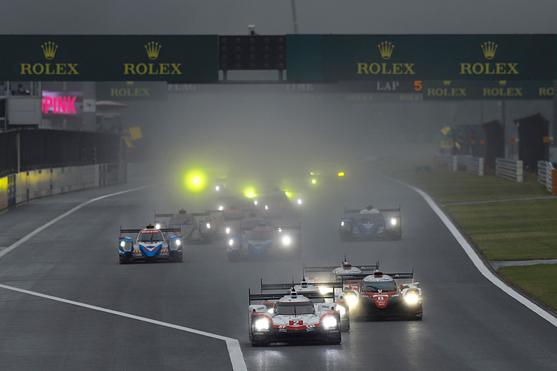 セーフティカーが外れ、本格的な争いが始まった