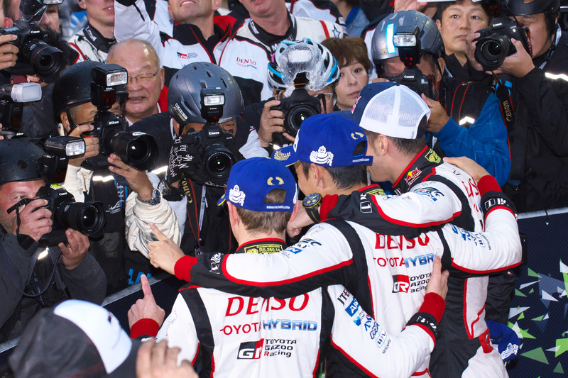 記念写真に応える