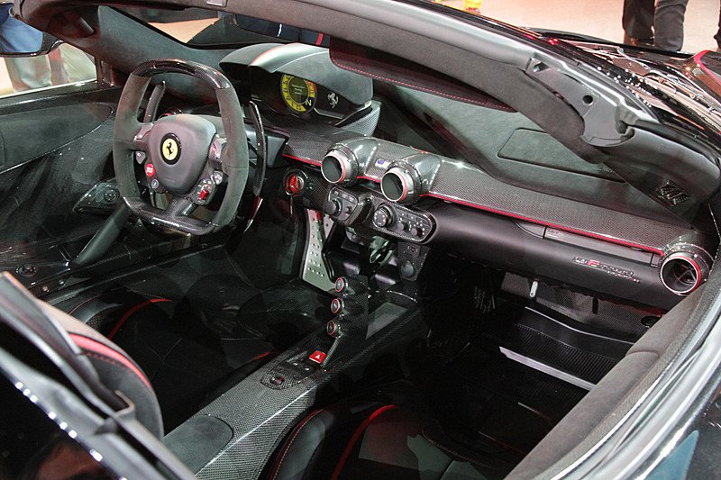 ラ フェラーリ Apertaのインテリア