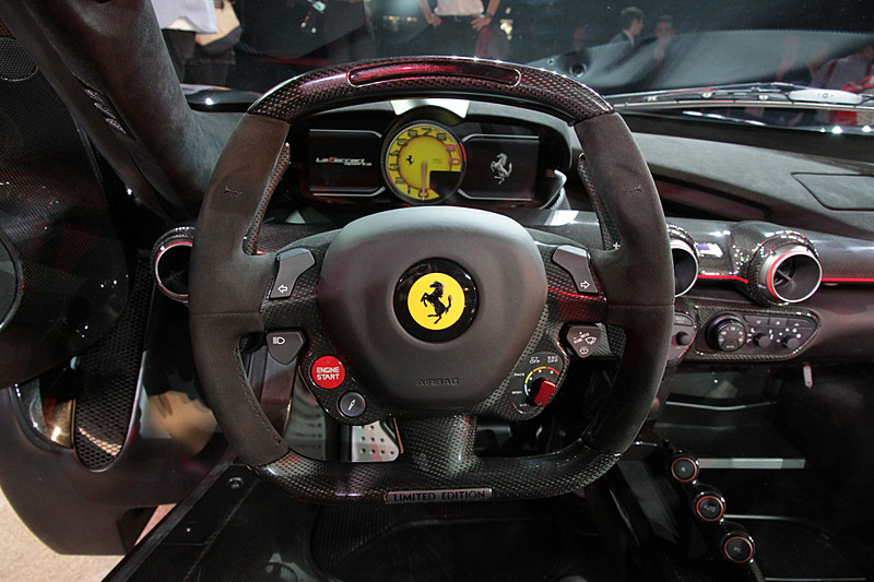 ラ フェラーリ Apertaのインテリア