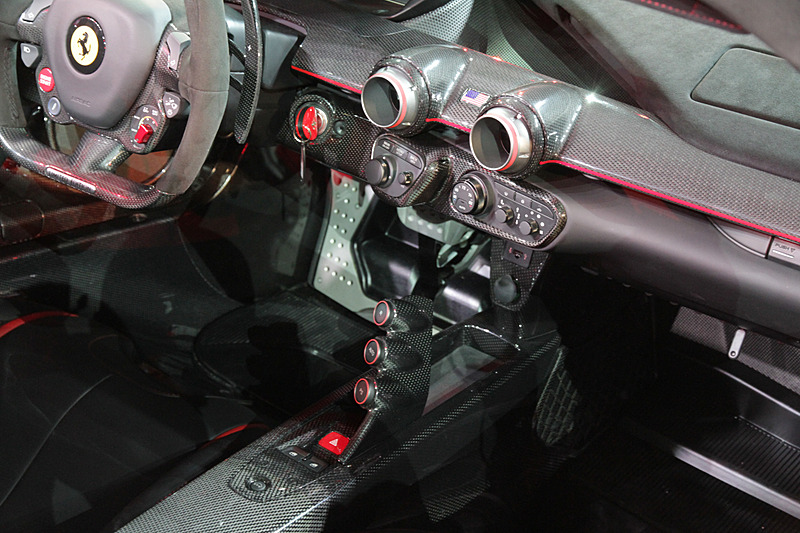 ラ フェラーリ Apertaのインテリア