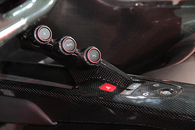 ラ フェラーリ Apertaのインテリア