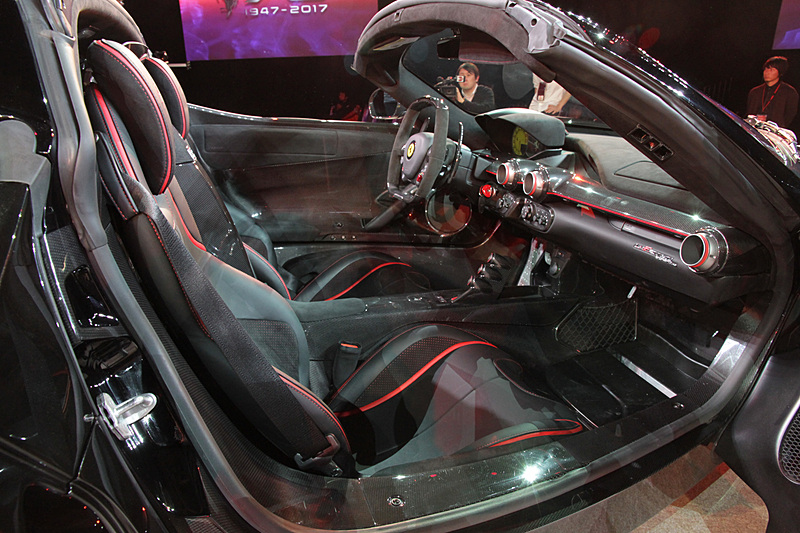 ラ フェラーリ Apertaのインテリア