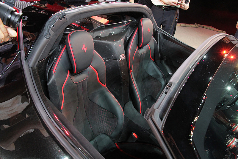 ラ フェラーリ Apertaのインテリア