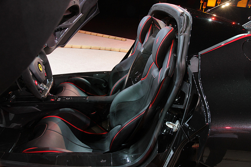 ラ フェラーリ Apertaのインテリア