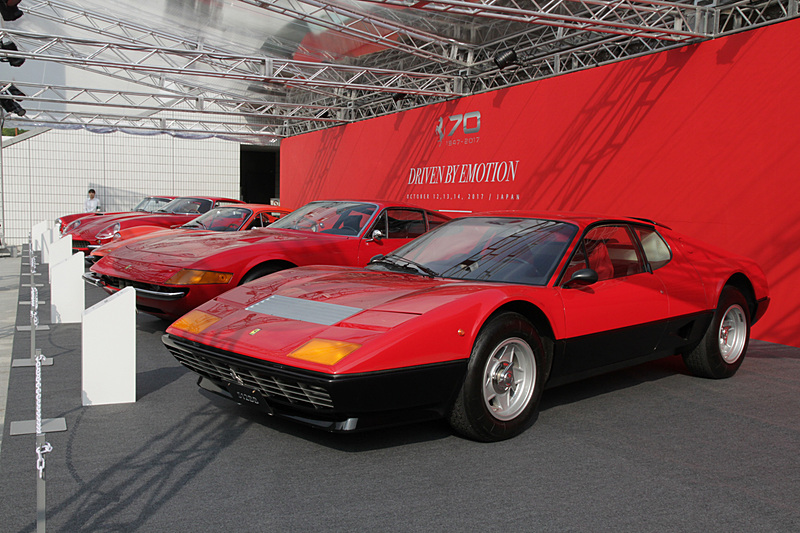 国技館のメインゲートを入ると歴代のフェラーリ車両がお出迎え