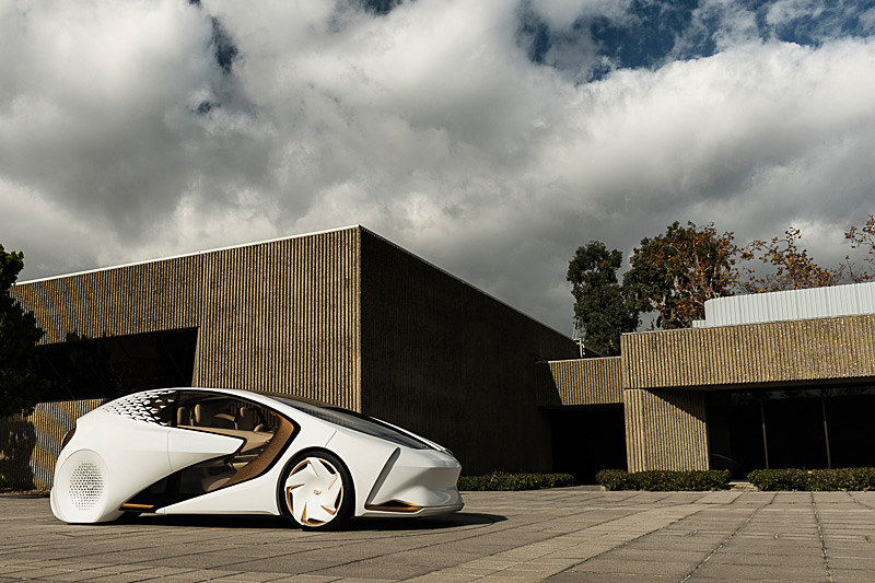 Concept-愛iのボディサイズは4510×1830×1475mm（全長×全幅×全高）、ホイールベースは2700mm。パワートレーンはEVで、EV航続距離は300km