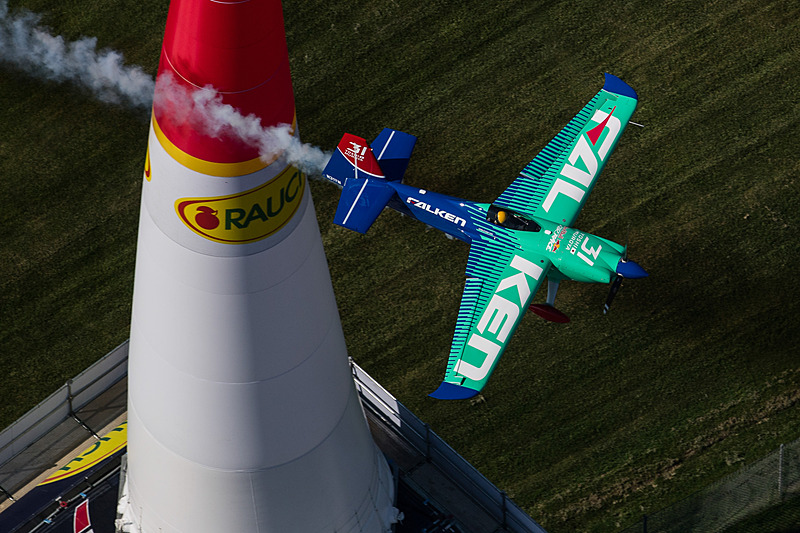 レッドブル・エアレース第8戦インディアナポリスを制した室屋選手（写真提供：Joerg Mitter / Red Bull Content Pool）