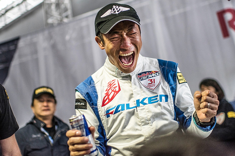 レッドブル・エアレース第8戦インディアナポリスを制した室屋選手（写真提供：Joerg Mitter / Red Bull Content Pool）