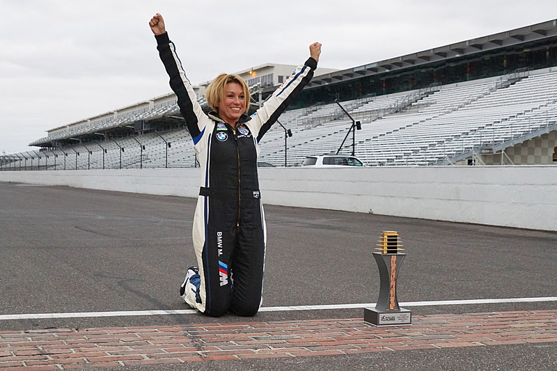 スタートラインで喜ぶメラニー・アストル選手