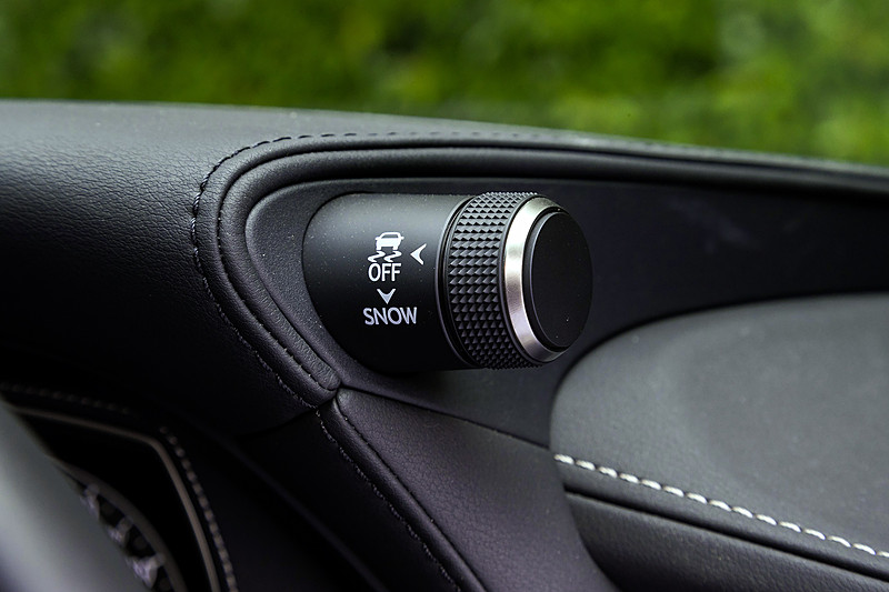 右側はスノーモードのスイッチ