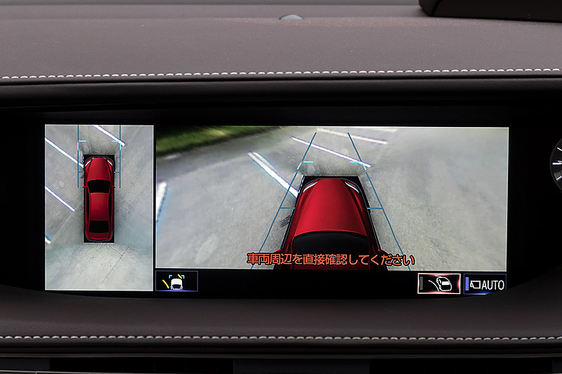 バックカメラ、フロントカメラ表示のほか、車両後方から見下ろしたような「サイドクリアランスビュー」や「コーナリングビュー」の表示が可能