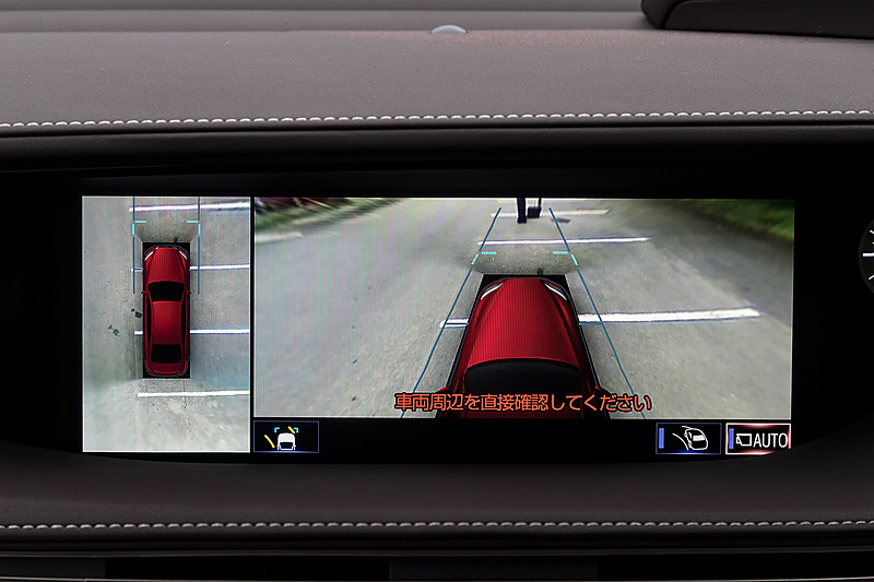 バックカメラ、フロントカメラ表示のほか、車両後方から見下ろしたような「サイドクリアランスビュー」や「コーナリングビュー」の表示が可能