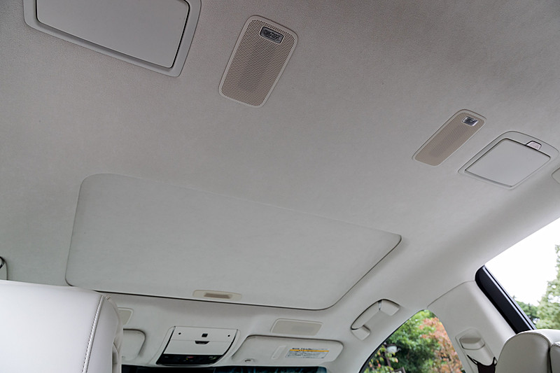同システムのスピーカーは合計23ユニット。ルーフにも4カ所にスピーカーが付く