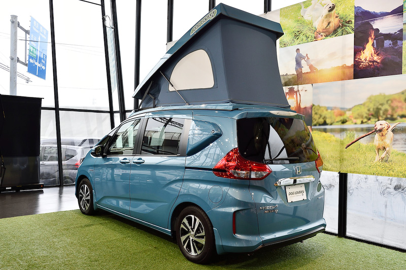 ホワイトハウスとホンダアクセスが共同企画した愛犬家向けの特別仕様車「FREED＋ DOG LOVER」