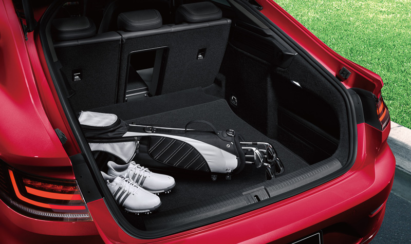 563～1557Lの積載能力を実現したラゲッジスペース