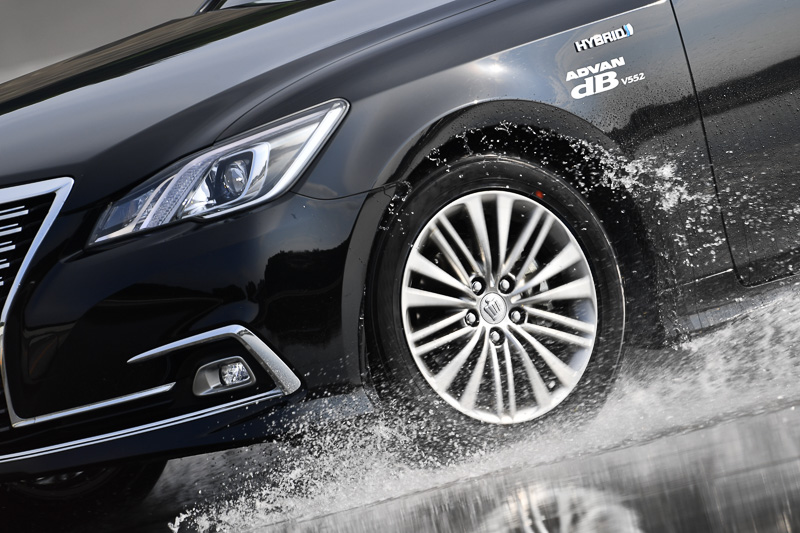 ウエット円旋回路での試乗