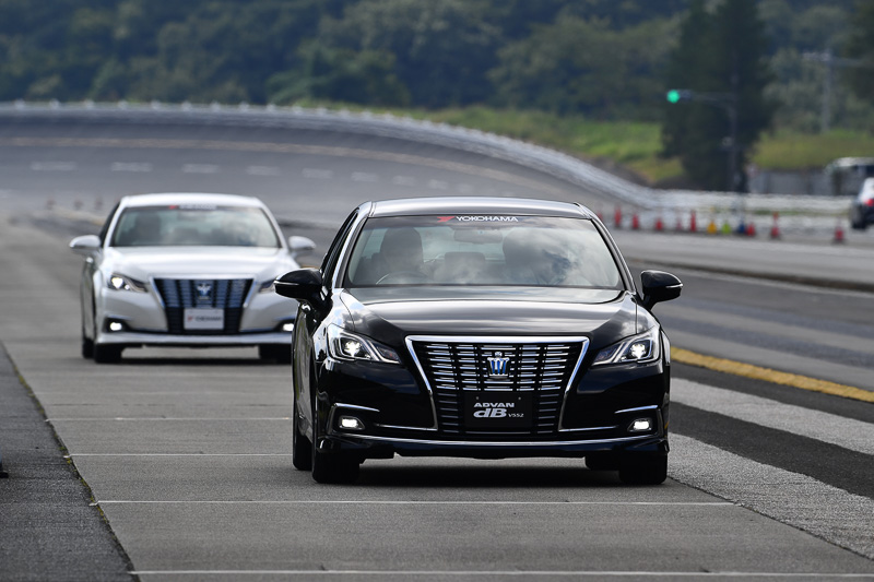 荒れた路面を再現した評価路面