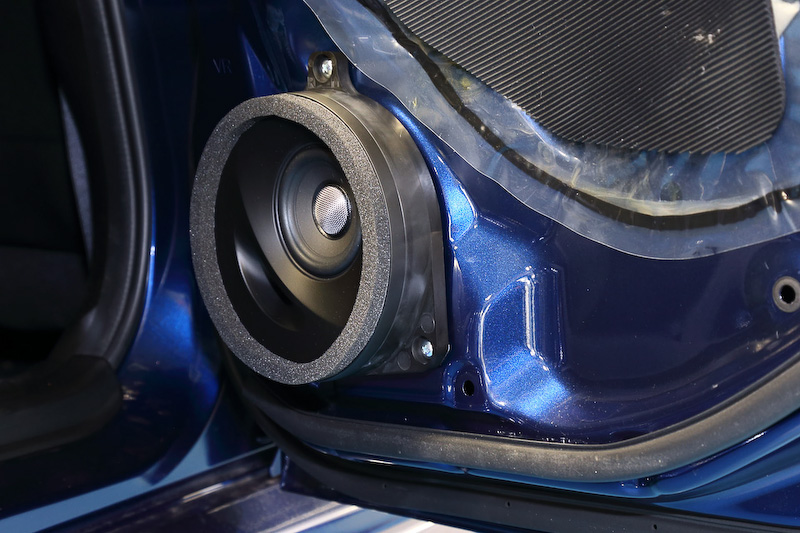 カロッツェリアの楽ナビ、プローバのリフトスプリングVM、ソニックデザインのスピーカー、ミシュラン X-ICE XI3、どれも毎日の運転を快適にする間違いのない選択でした