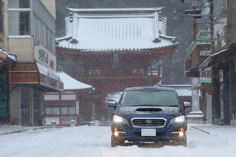 カロッツェリアの楽ナビ、プローバのリフトスプリングVM、ソニックデザインのスピーカー、ミシュラン X-ICE XI3、どれも毎日の運転を快適にする間違いのない選択でした