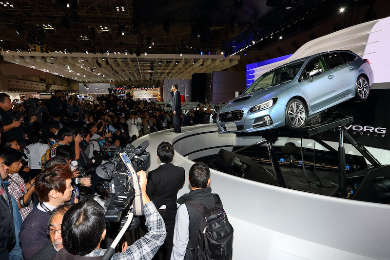 4年前の東京モーターショーで、多くのメディアに注目されるなか発表されたレヴォーグ。発表当日の夜は<a href="http://car.watch.impress.co.jp/docs/event_repo/2013tokyo/624670.html">「LEVORG STAR NIGHT」</A>というライブイベントを有明コロシアムで開催するほどの力の入れようで、このクルマに期待する多くの人で盛り上がりました。さて、2017年の東京モーターショーで、スバルはどんなワクワク感を我々にプレゼントしてくれるのでしょうか