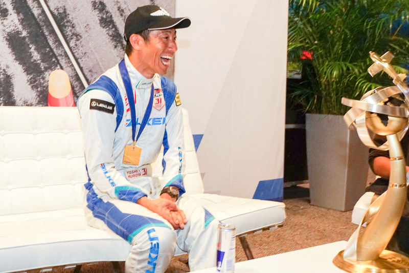 終始和やかで、ときおり笑いも交えながら、記者のインタビューに応じる室屋選手