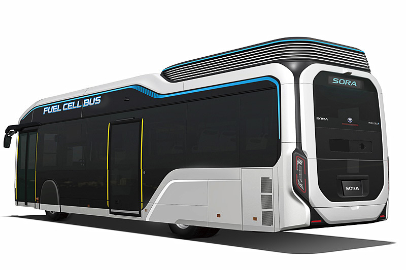 FCバスのコンセプトモデルSORAの外観。従来の路線バスのような六角形の箱形とは異なる立体的な造形とし、前後のライトにLEDを採用するなど一目でFCバスと分かる特徴的なデザインとした