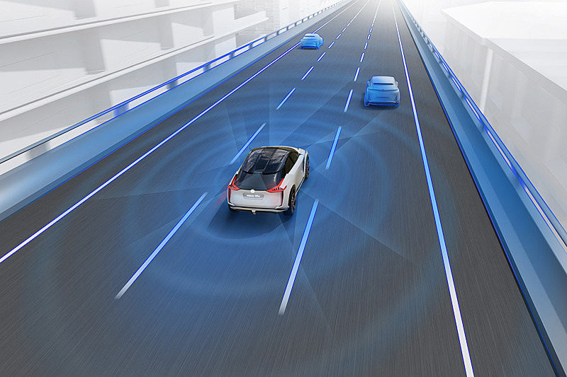 車両の360度をカバーするセンサーと完全自動運転のイメージ