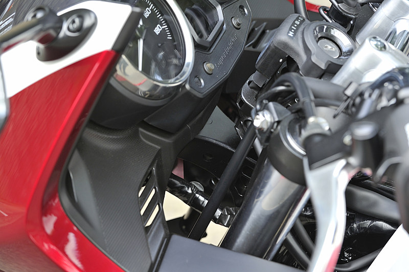 CB400 SUPER FOURのメーターパネル