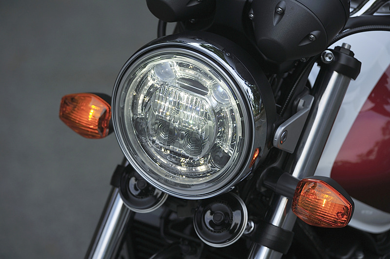 CB400 SUPER FOURが装着する丸形LEDヘッドライトの点灯パターン