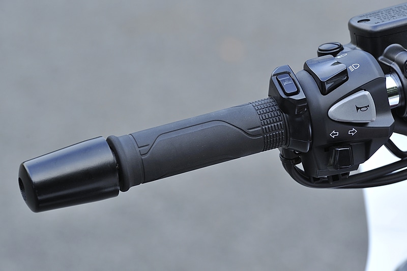 5段階の温度調節が可能なグリップヒーター