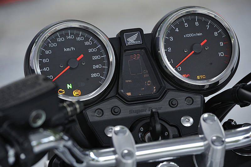 タコメーター下側にETCのインジケーターをレイアウト