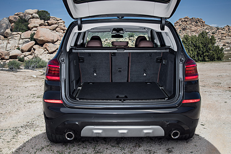 リアシートは40：20：40分割可倒式