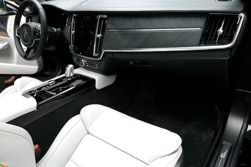新世代ボルボに通じるポールスター 1のインテリア