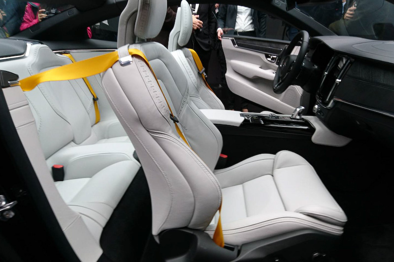 新世代ボルボに通じるポールスター 1のインテリア