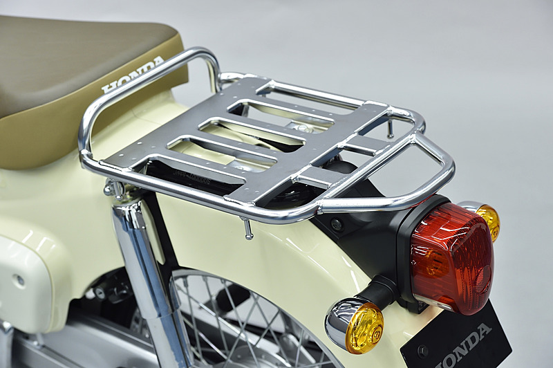 シート後方のリアキャリア