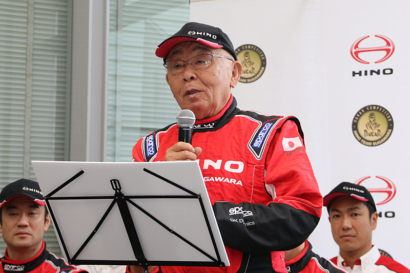 1号車を担当するエースドライバーの菅原義正氏。ダカールラリーは35回目の挑戦で76歳