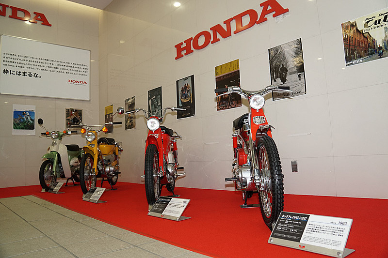 スーパーカブ初代モデルなどの展示