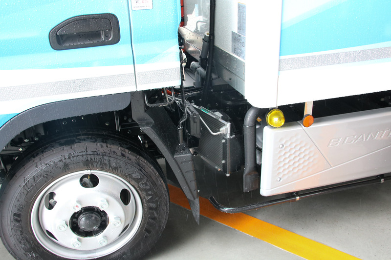 電動システムを冷却するラジエターがある