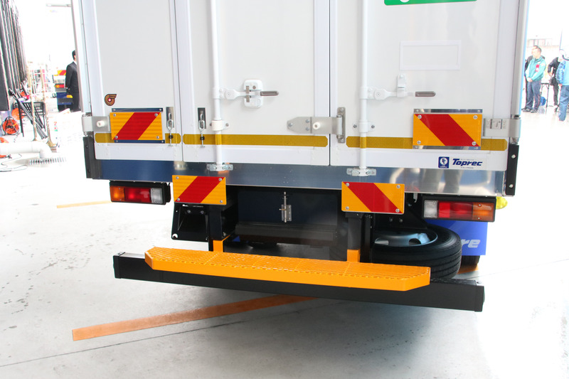 セブン-イレブン仕様の後方