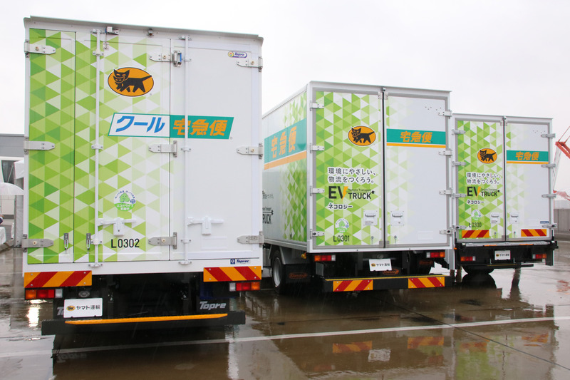 右側の1台のみパワーゲート装備