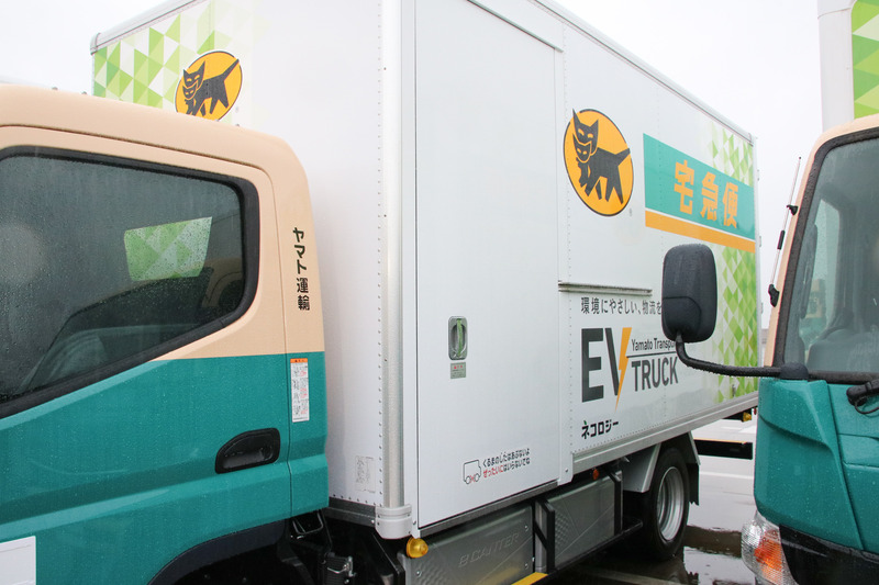 ドライバン仕様には通常の荷物取り出しの扉だけで冷蔵室の扉がない