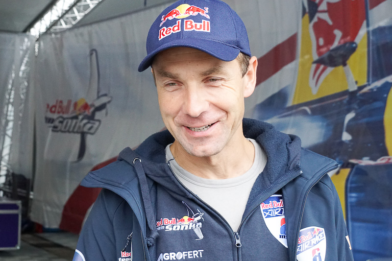 インディアナポリス決勝直前ハンガーでのマルティン・ソンカ選手