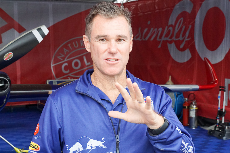 インディアナポリス決勝直前ハンガーでのマット・ホール選手