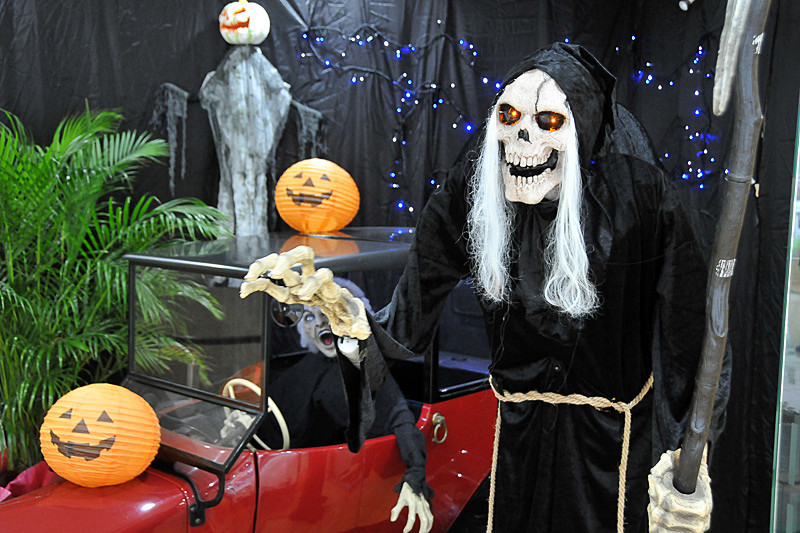 死神の足下に置いてあるお菓子に気を取られていると……!?　思っていたより怖かった