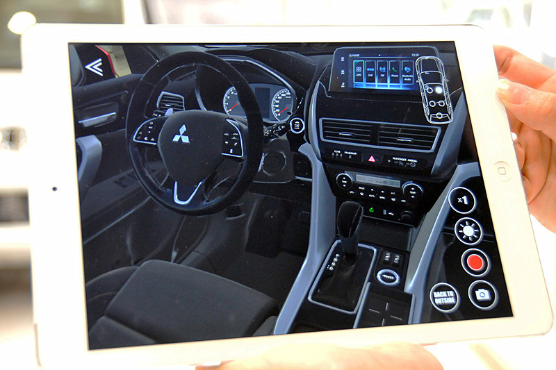 助手席からがもっとも車内を見渡しやすかった