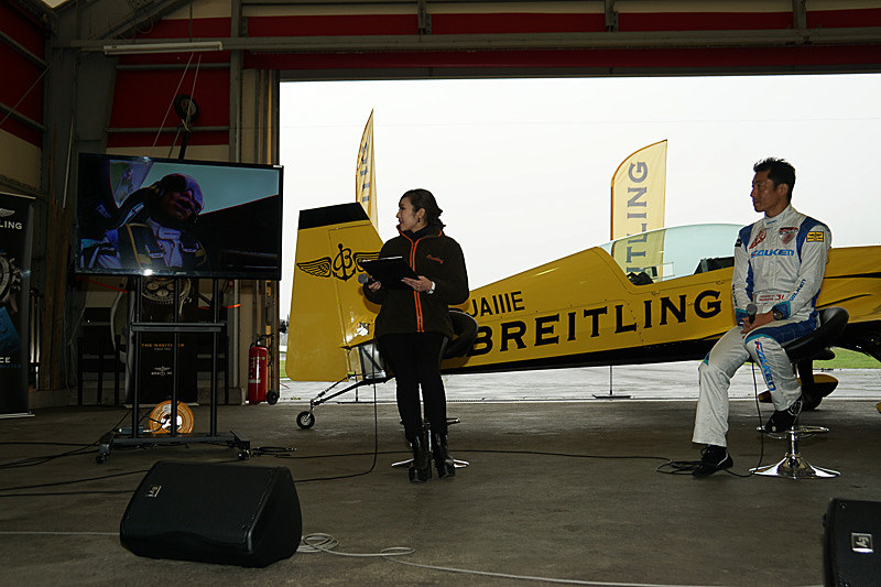 地元の福島で、エアレース開催や子供たちに向けた航空教室の開催など、室屋選手の将来構想を示した「ビジョン2025」を紹介するビデオが流された